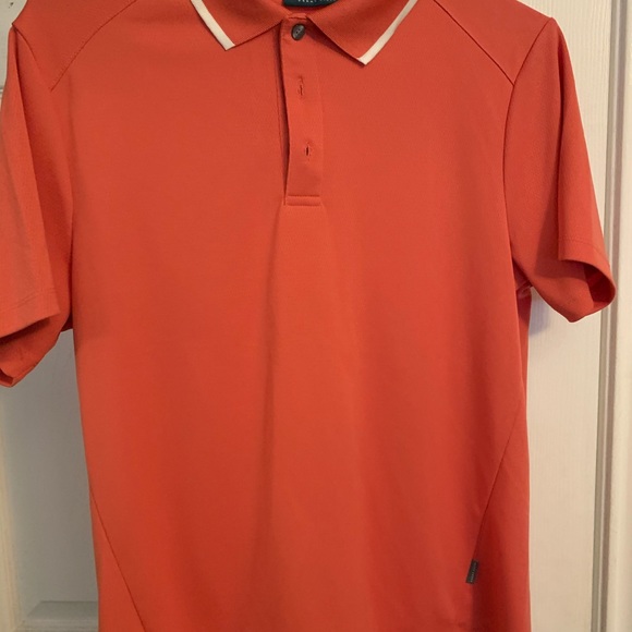 Variety of tee’s - Picture 5 of 8